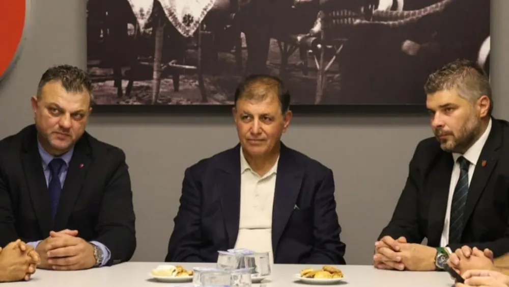 İzmir Büyükşehir Belediye Başkanı Cemil Tugay'dan Karşıyaka Spor Kulübü’ne ziyaret