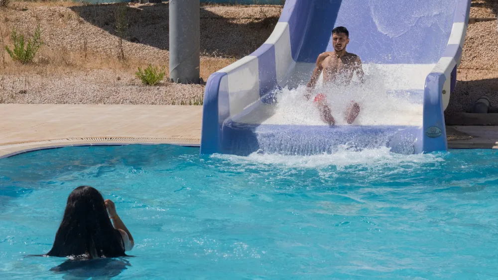 Büyükşehir’den gençlere Alaçatı'da aquapark keyfi