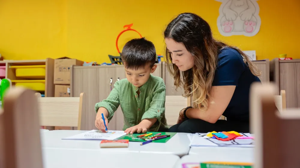 Kemeraltı’nda anneler rahat, çocuklar güvende: Saatlik Hizmet’e büyük ilgi