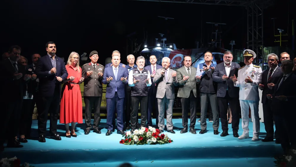Denizlerde av yasağı sona erdi, Bakan Yumaklı sezonu İzmir'e açtı