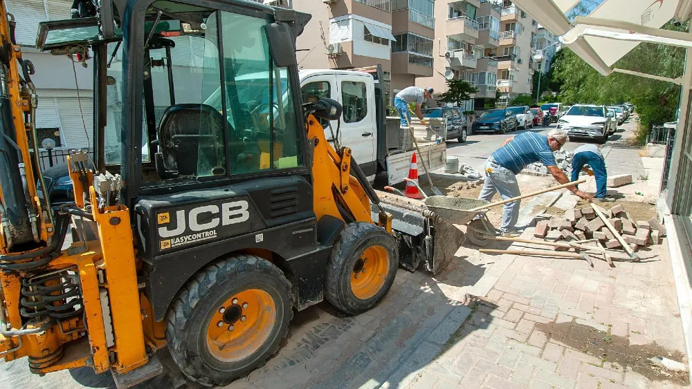 Karşıyaka’da yollar güzelleşiyor