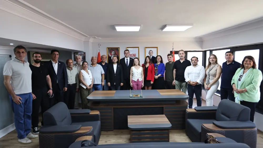 Başkan Mutlu ve Konaklı 19 Meclis üyesi Yeni Parti'de
