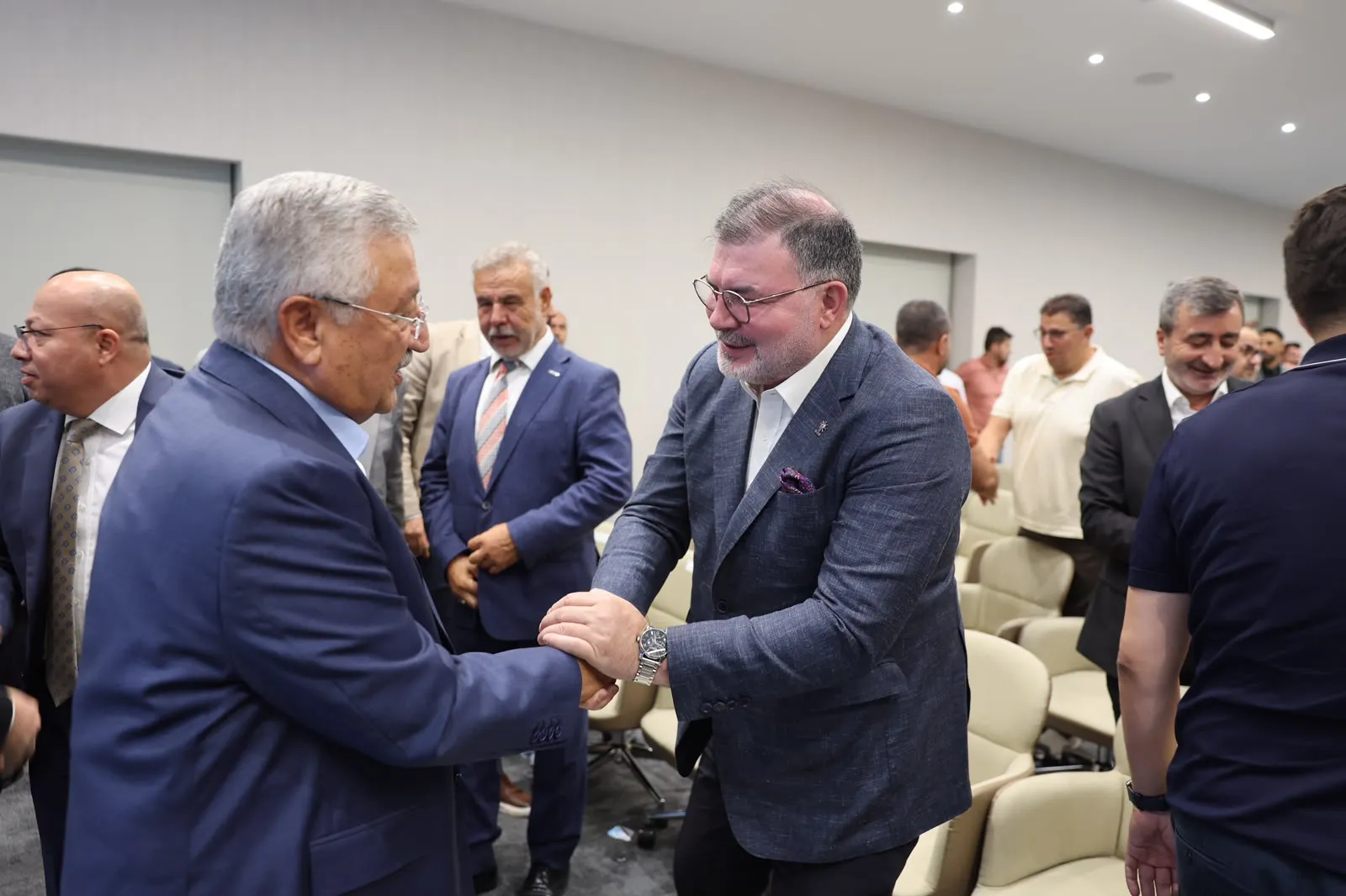 AK Parti İzmir İl Başkanı Bilal Saygılı, MÜSİAD İzmir Şubesi'nde düzenlenen kongreye katıldı