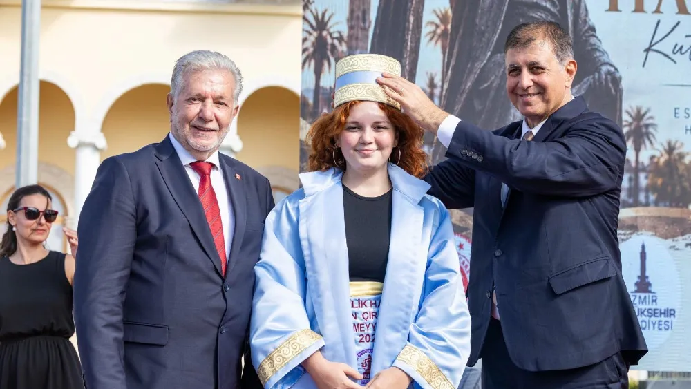İzmir'de gelenek bozulmadı: İlin ahisi, kalfası ve çırağı şed kuşandı