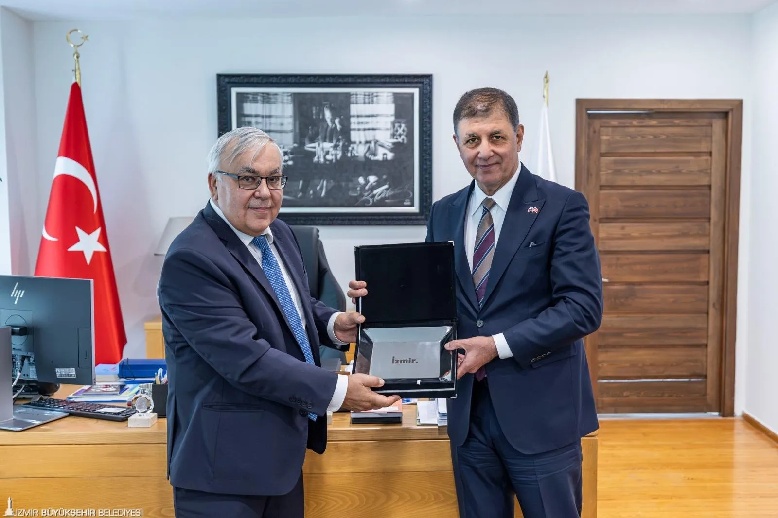 İzmir Büyükşehir Belediye Başkanı Dr. Cemil Tugay ve Rusya Ankara Büyükelçisi Sergey Vershinin, Rusya-İzmir arasındaki ticari, kültürel ve ekonomik ilişkilerin geliştirilmesi için önemli temaslarda bulundu.