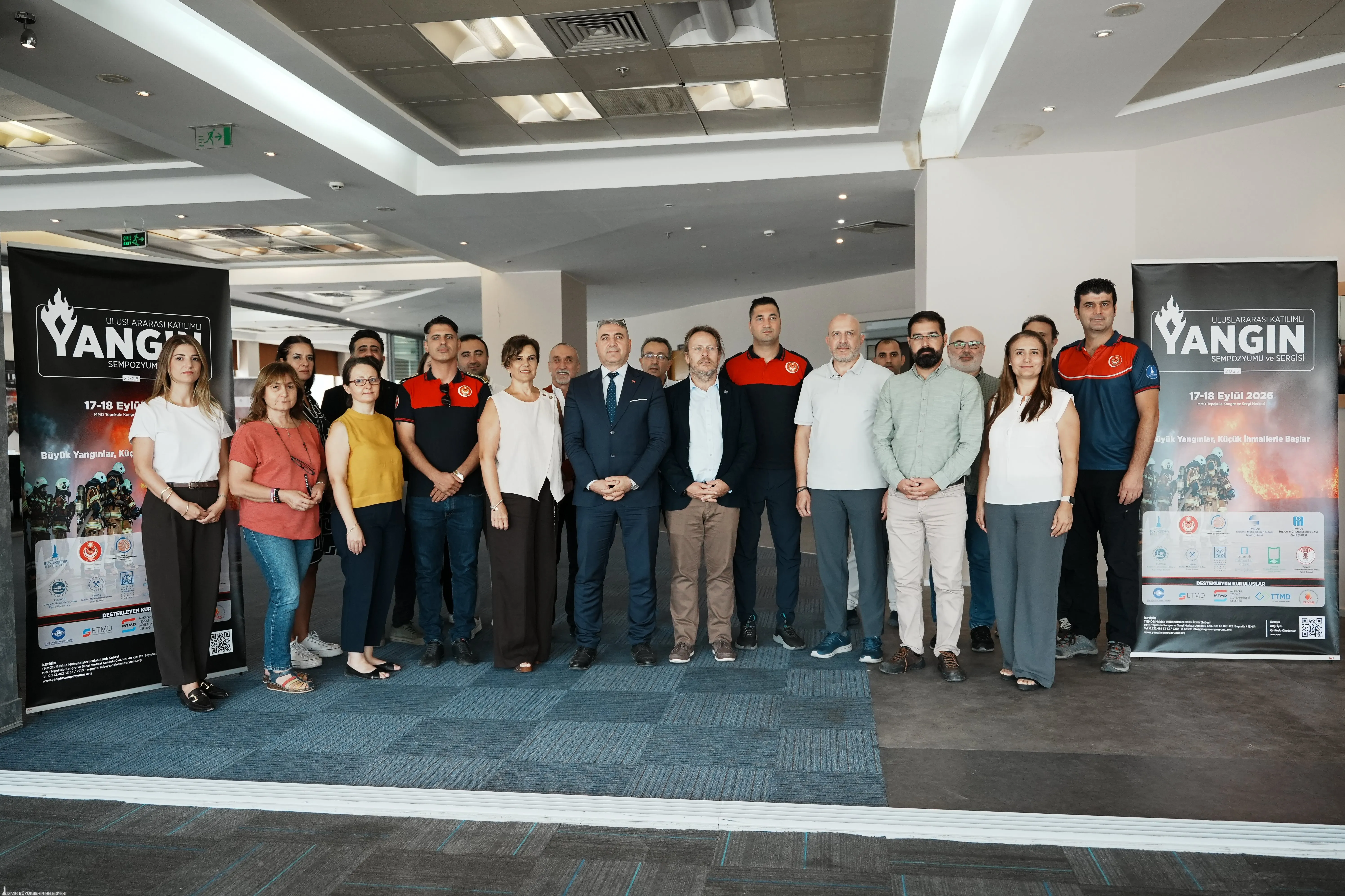 İzmir Büyükşehir Belediyesi ile Türk Mühendis ve Mimar Odaları Birliği (TMMOB) bünyesindeki meslek odalarının iş birliğinde bu yıl 17-18 Eylül tarihlerinde 6’ncısı gerçekleştirilecek Uluslararası Katılımlı Yangın Sempozyumu ve Sergisi’nin tanıtım toplantısı yapıldı.