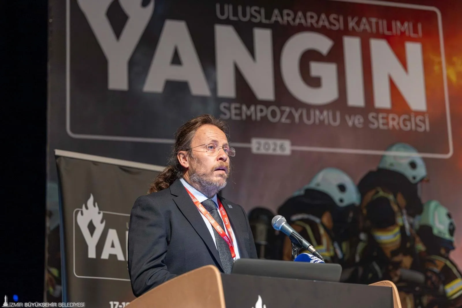 Makina Mühendisleri Odası İzmir Şubesi Başkanı Ziya Haktan Karadeniz de yangın güvenliğinin birlikte ele alınması gereken bütüncül bir süreç olduğunu söyledi.
