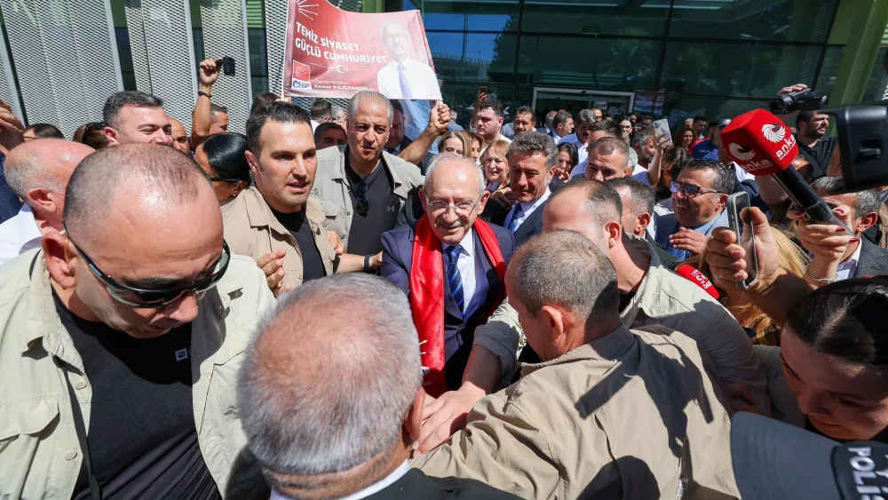 Kılıçdaroğlu İzmir'de: Havalimanındaki karşılamada 7 başkandan 5’i yer almadı
