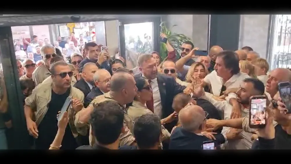 Kılıçdaroğlu’nun korumaları ve partililer birbirine girdi, çocuklar ezilme tehlikesi geçirdi