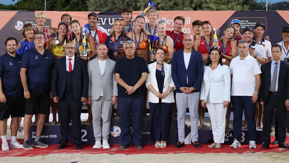 Foça’daki Avrupa Plaj Voleybolu Şampiyonası’nda Hollanda ve Avusturya zirveye çıktı