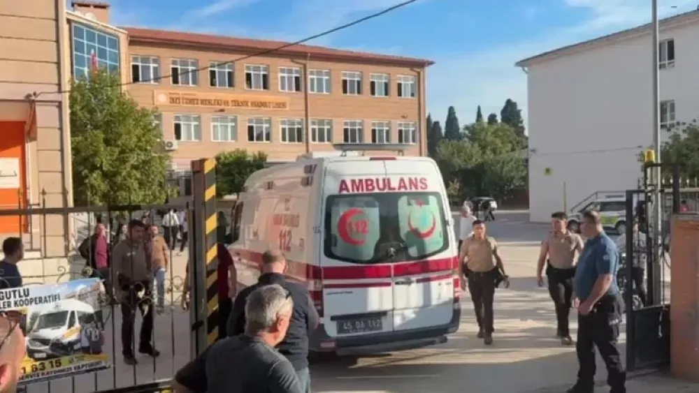 Manisa'da liseye silahlı saldırı... Yaralı öğrenciler var