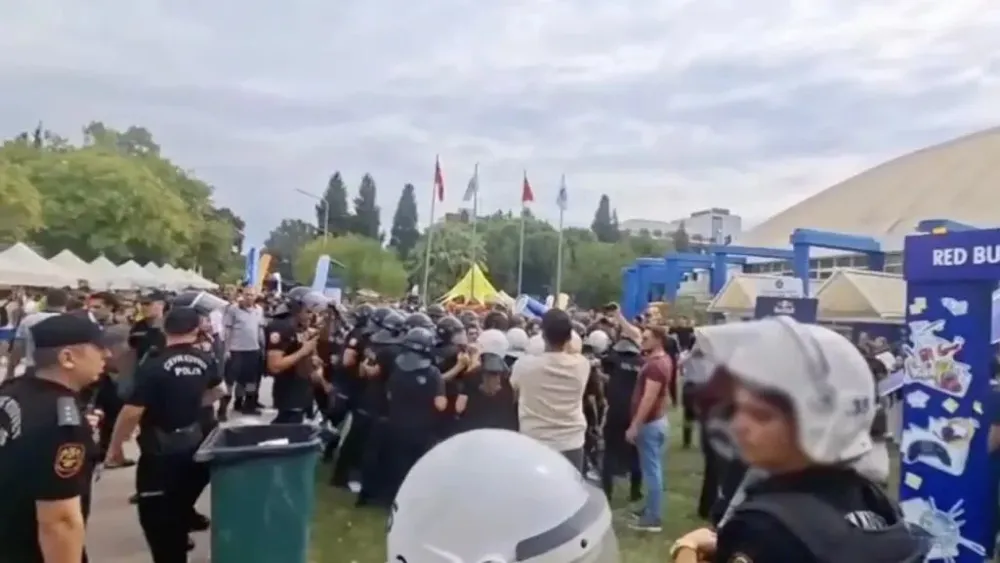 Ege Üniversitesi’nde öğrencilerle polis birbirine girdi: 27 gözaltı