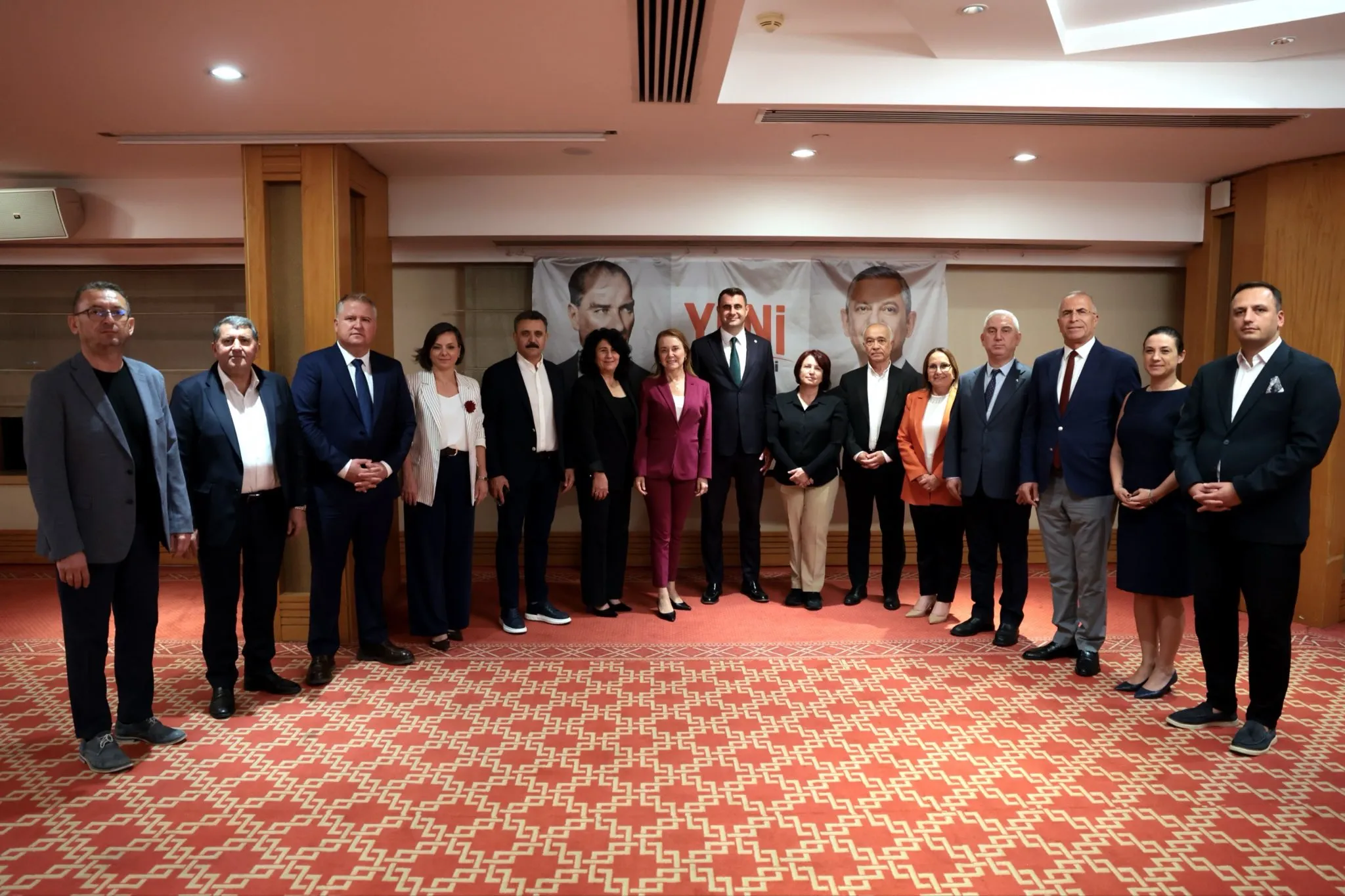 YENİ Parti İzmir İl Başkanı Çağatay Güç, ilçe başkanlarıyla toplantıda bir araya geldi.