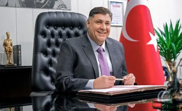 Menderes Belediyesi eski Başkan Vekili Erkan Özkan da gözaltına alınan isimler arasında yer aldı.