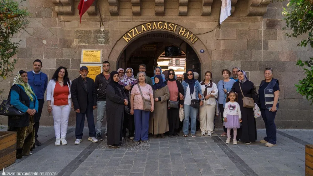 İzmir’in emeklileri kenti keşfetmeye devam ediyor