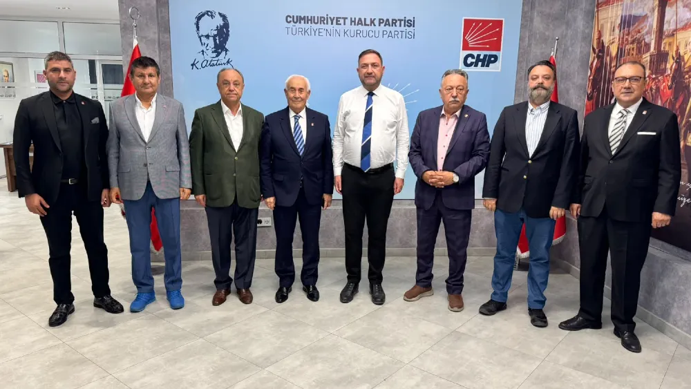 CHP İzmir'de 'İl başkanları zirvesi': 103 yaşındaki koca çınara sahip çıkacağız