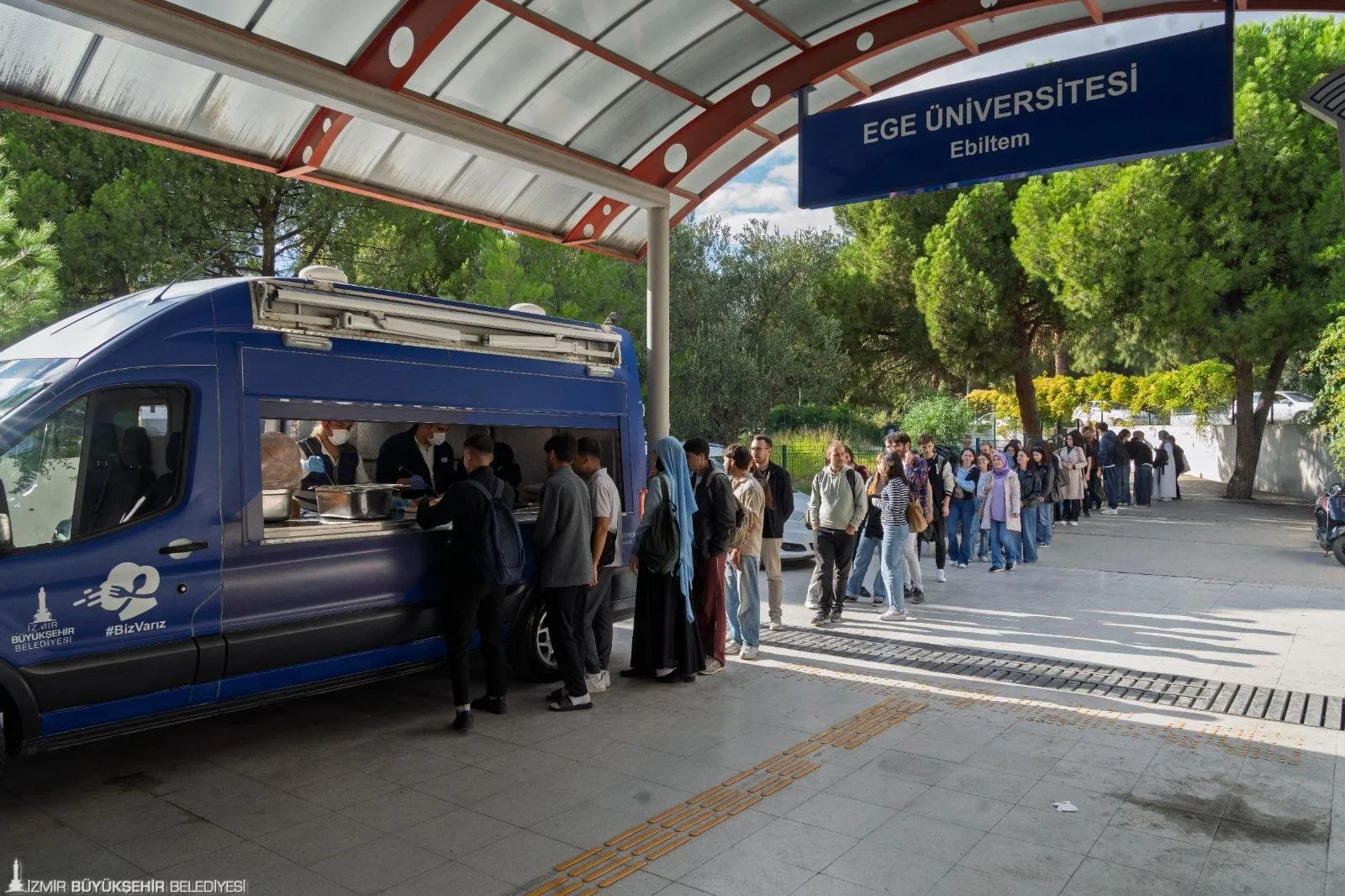 Kentteki altı devlet üniversitesinde eğitim gören öğrenciler için günlük ortalama 9 bin 600 adet sıcak yemek üretilecek.