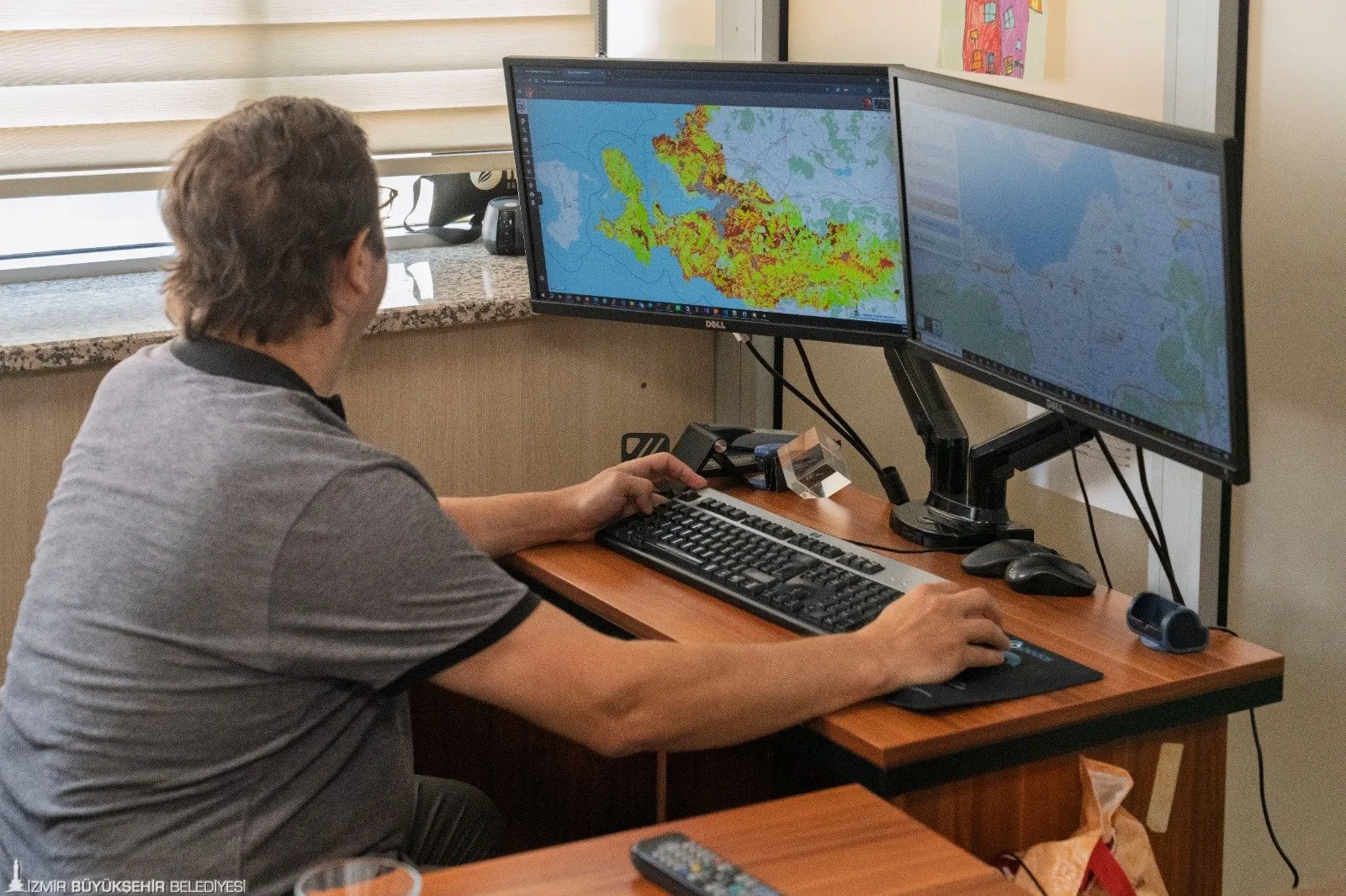 İtfaiye Yönetim Paneli ile risk haritaları, araçların anlık konumları, hidrantlar, su tankerleri, meteorolojik veriler ve uydu görüntüleri tek platformda buluşuyor.