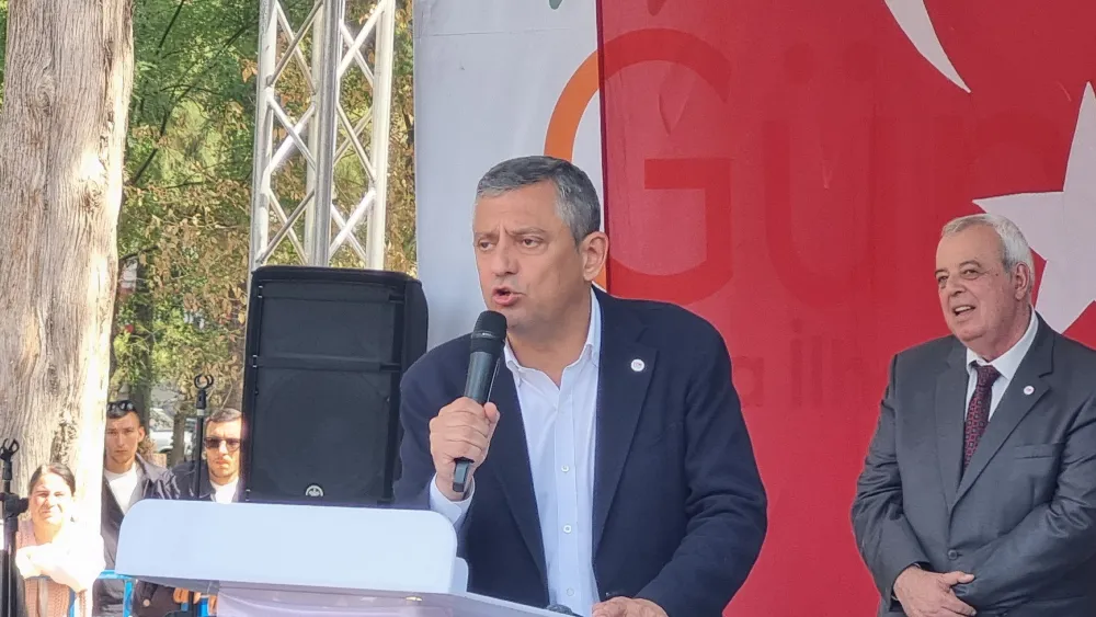 Özel, Bornova'da partililerle buluştu: AK Parti, ilk seçimi kazanacağımızı biliyor