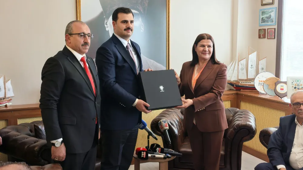 AK Partili İnan, Foça’da Özel’e sert tepki: Saniye Başkan karanlık yapınızdan koptuğunda mı hedef oldu?"