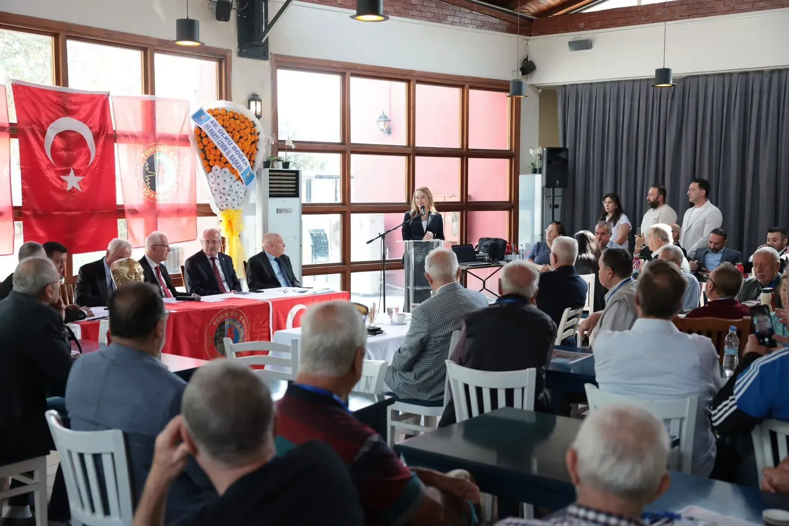 "Onurlu bir yaşamı herkes gibi emekliler de hak ediyor”
