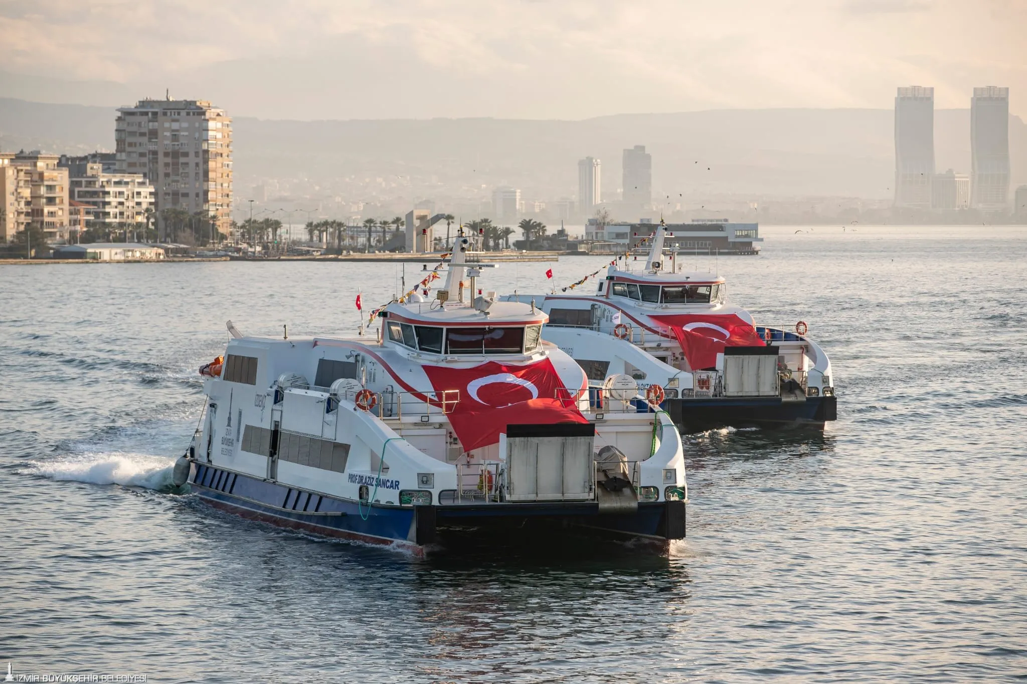 2026 Yılı Yolcu Memnuniyet Anketi ile İzmirlilerin 91.2'si İZDENİZ'in seferlerinin zamanında yapıldığını belirtti.