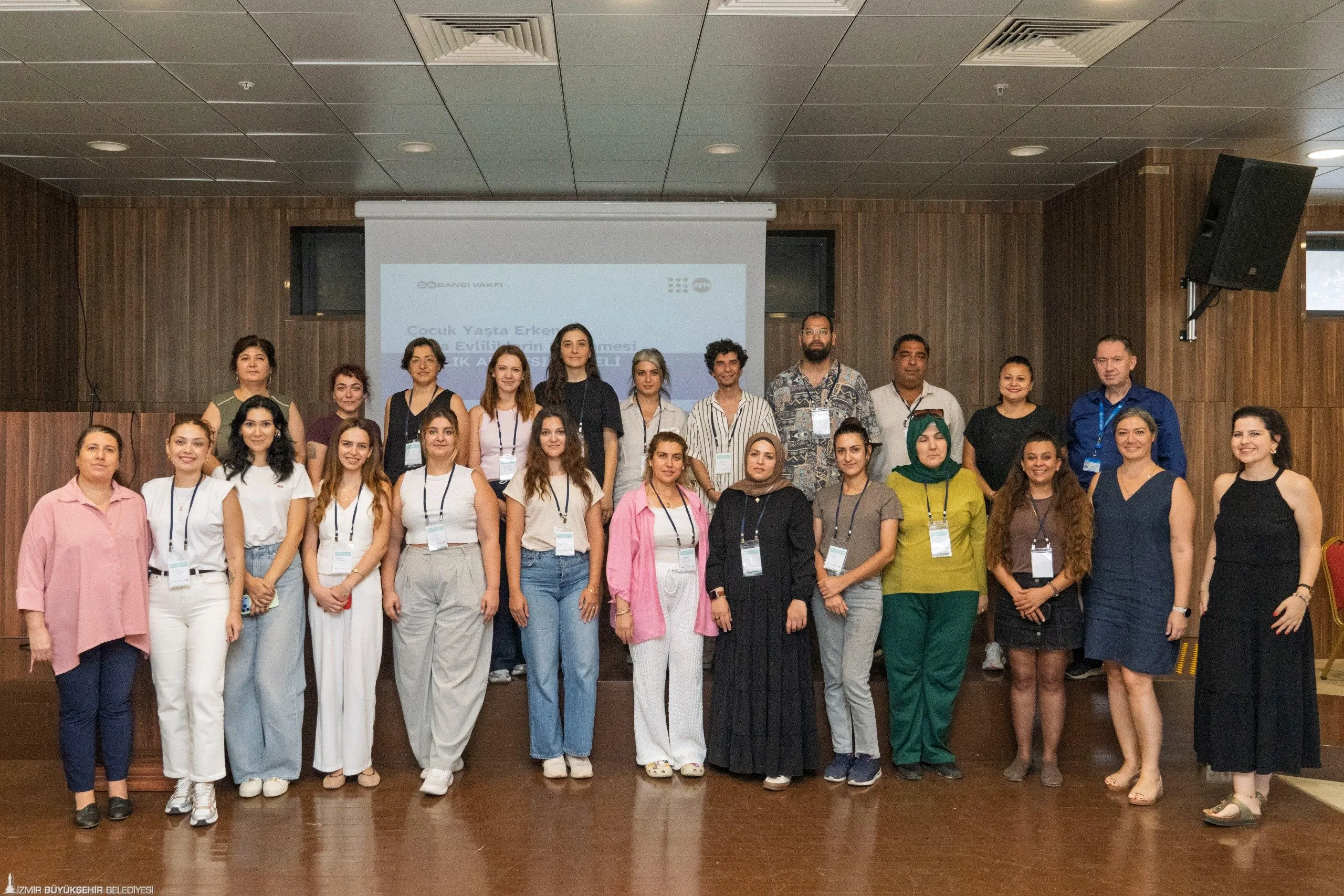 Saha çalışması öncesi, Sağlık Aracılarına UNFPA eğitmenleri tarafından eğitimler verildi.