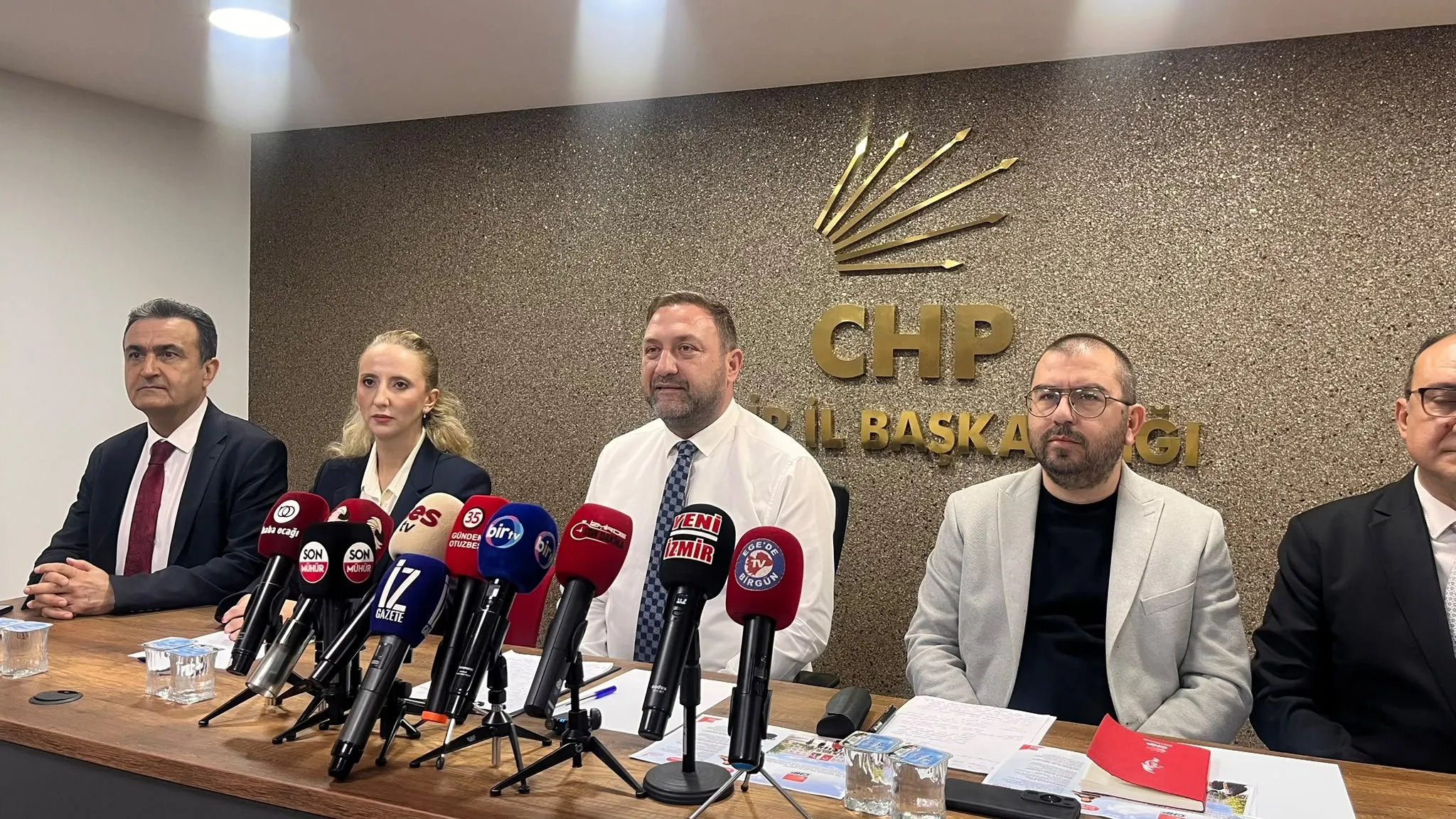 CHP İzmir İl Başkanı Utku Gümrükçü, Çiğli Belediye Başkanı Onur Emrah Yıldız'ın AK Parti'ye katılacağını iddiaları sonrası çarpıcı açıklamalar yaptı.