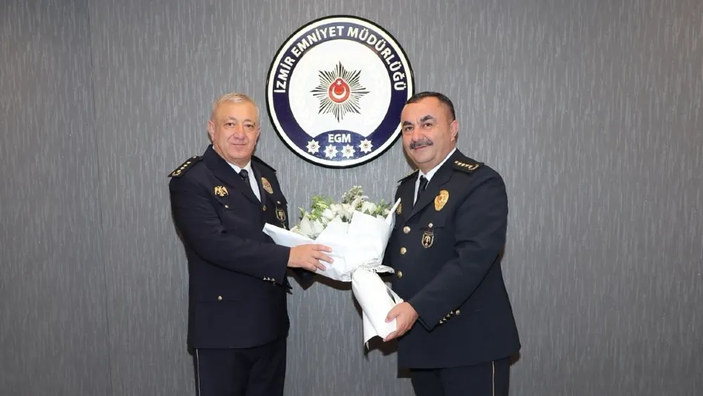 İzmir Emniyeti'nde bayrak değişimi