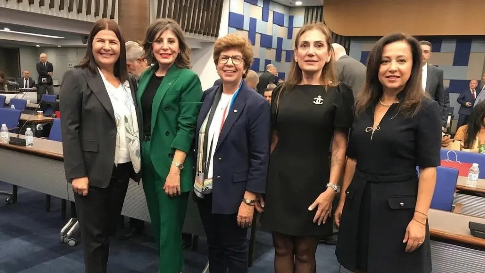 AK Parti’ye geçen Fıçı’ya İZTO’dan plaket
