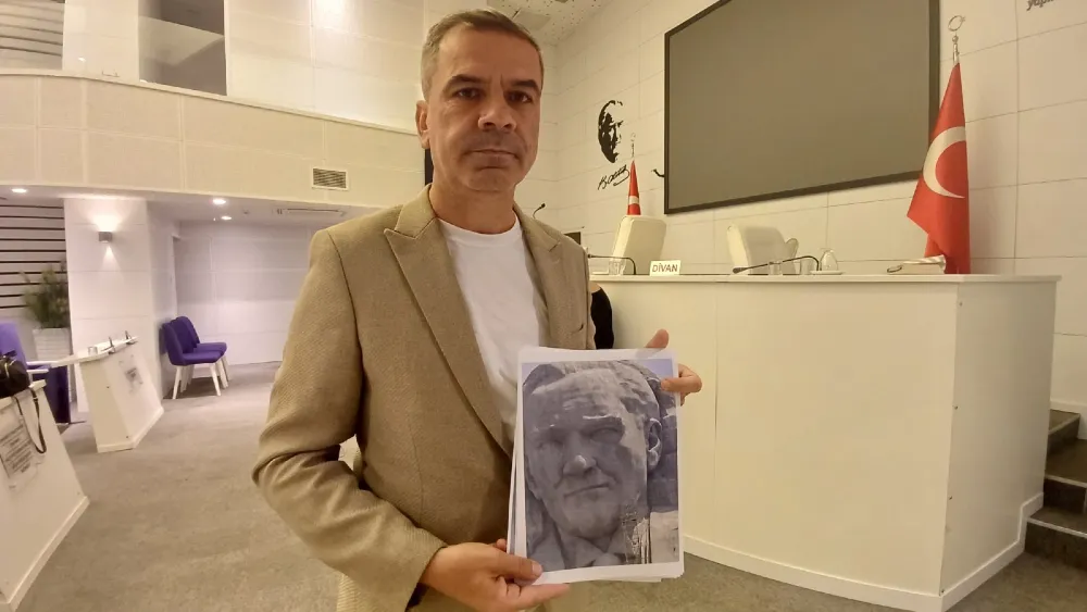 MHP’li Altınkeser'den Buca Belediyesi'ne eleştiri: Atatürk maskı bakımsız, yol problemi büyük