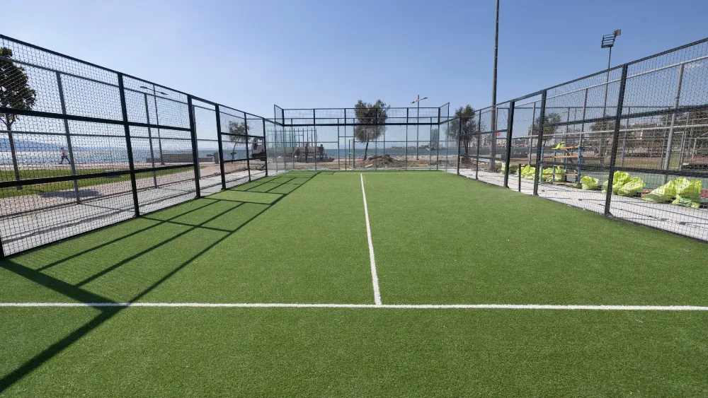 Bostanlı’nın padel kortları sona yaklaştı