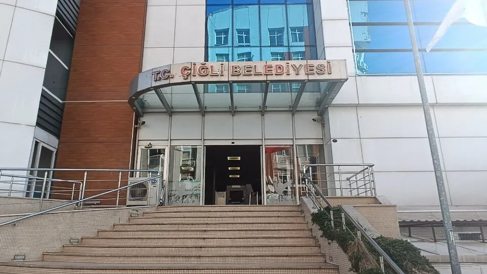 Yıldız’a eski partisinden tepki: CHP İl yönetimi Çiğli Belediyesi önünde protesto yapacak