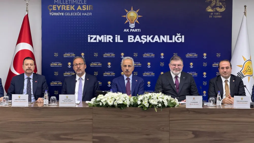 AK Parti İzmir teşkilatı Bakan Uraloğlu ile bir araya geldi