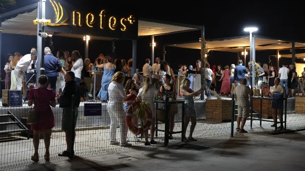 İzmir Marina’da müzik keyfi: Pop klasikleri İzmirlilerle buluşuyor