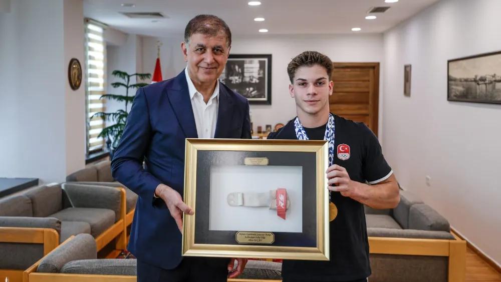 Başkan Tugay’dan, altın madalyalı sporcu Altan Doğan’a tam destek