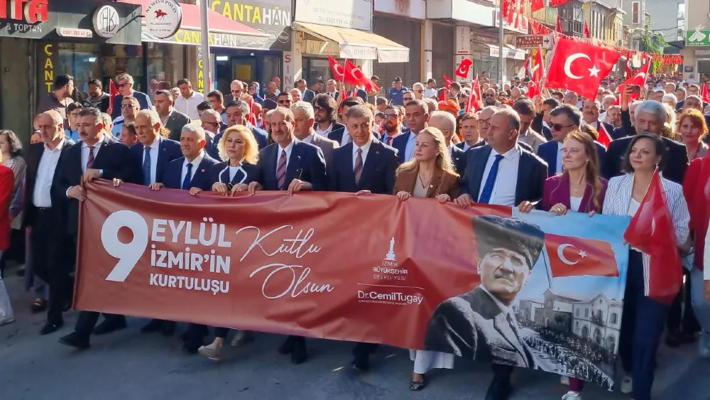 İzmir'de 9 Eylül kutlamaları tarihi yürüyüş ile başladı