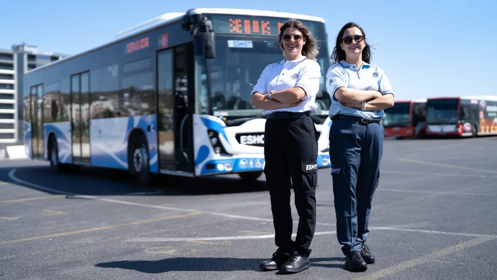 ESHOT şoförleri yeni imajlarıyla İzmir yollarında
