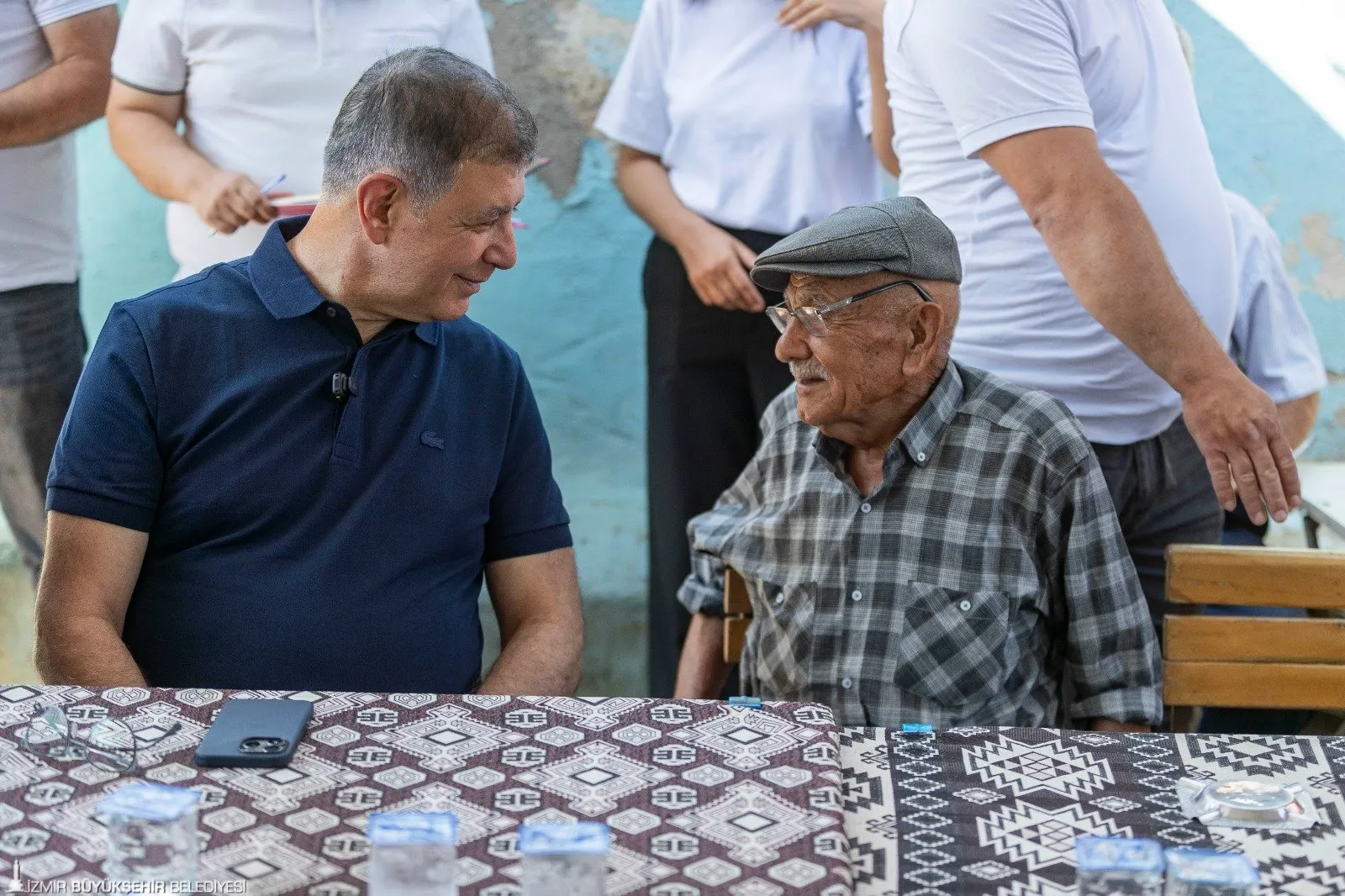 İzmir Büyükşehir Belediye Başkanı Dr. Cemil Tugay, verdiği destekle çiftçinin yüzünü güldürdü.