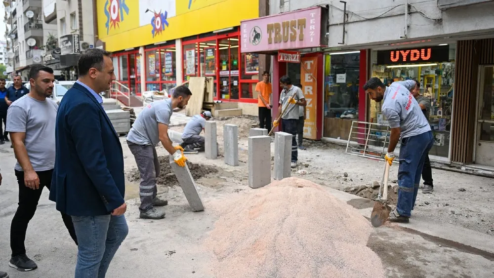 Bornova’da Zafer Caddesi’ne vizyoner dokunuş: Başkan Eşki sahaya indi