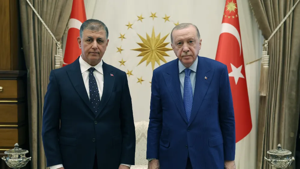 YENİ Parti Genel Başkanı Özel’den Tugay’a ‘Lüzumsuz’ çıkışı   