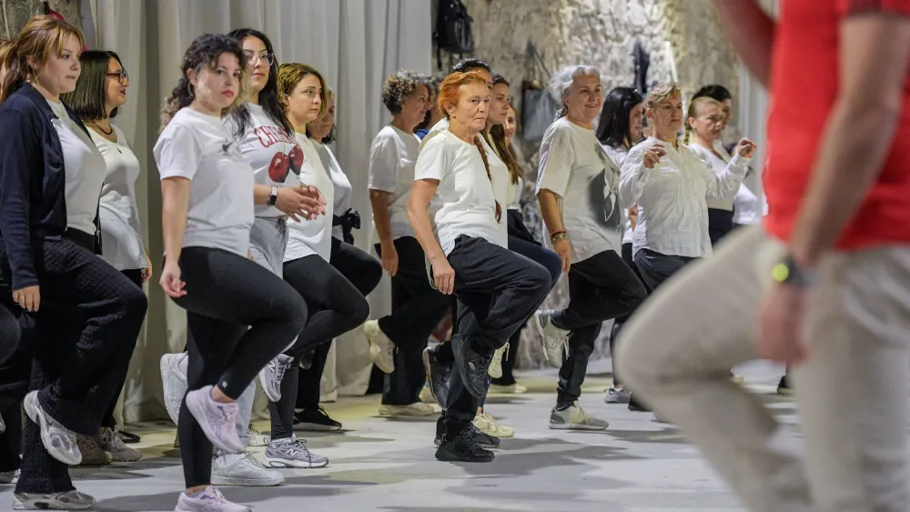 Her yaştan İzmirli zeybek öğreniyor: Ücretsiz derslere yoğun ilgi