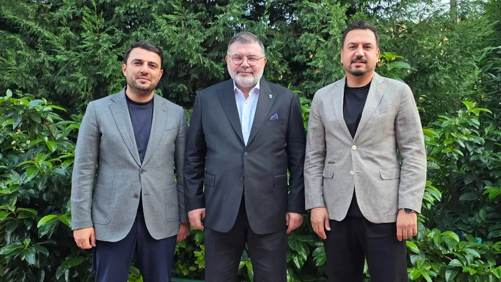 AK Parti İzmir’de bayrak değişimi: Tanıtım ve Medya Başkanlığı’na Emre Nasır getirildi