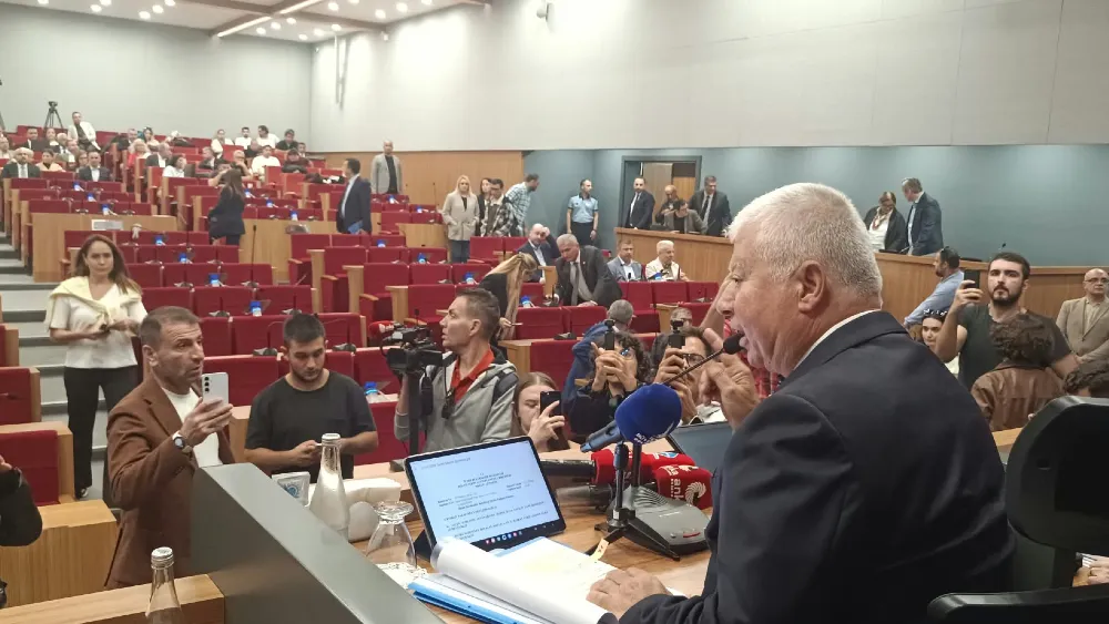  Cemil Tugay’a protesto... YENİ Parti ve CHP’li üyeler katılmadı, Büyükşehir Meclisi ertelendi. 