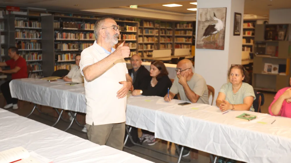 Efes Selçuk’ta kitap severler Kuyucaklı Yusuf’u konuştu