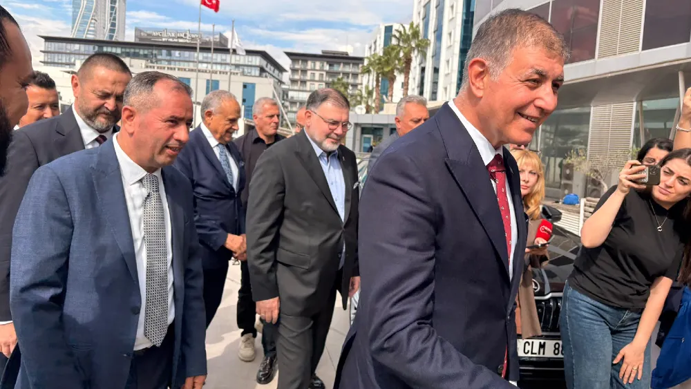 Cemil Tugay'dan ilk ziyaret AK Parti İl Başkanlığı'na... İlçe başkanları toplantısına katıldı
