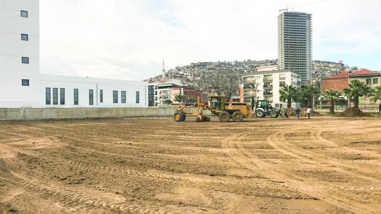Yıllardır atıl olarak kalan tarihi Langar Sahası kaderine terk edilmişti.
