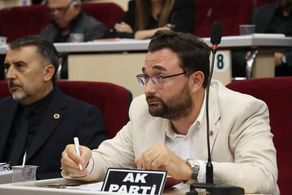 Çiğli Belediye Meclisi AK Parti Grup Başkan Vekili Sezgin Özgen.