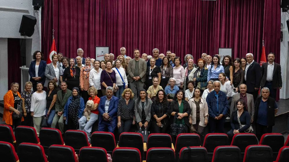 Bornova’da tüketim toplumuna başkaldırı: 3. Yaş Üniversitesi açıldı