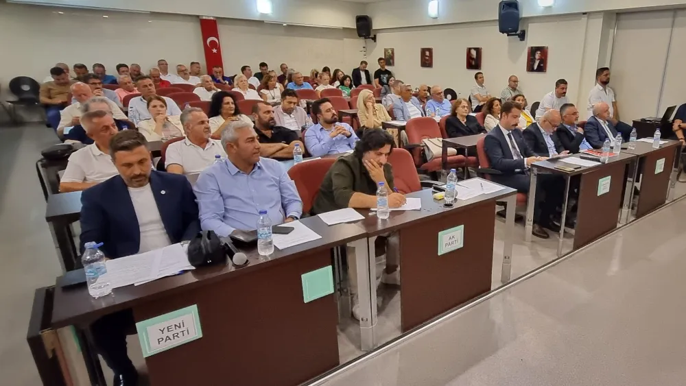Çöp dağları istifa getirdi… Karşıyaka’da CHP’li 4 meclis üyesi istifa ederek YENİ Parti’ye katıldı